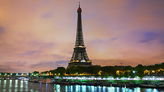Die Seine bei Nacht in Paris